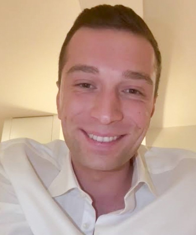 Stats Globe tweet media