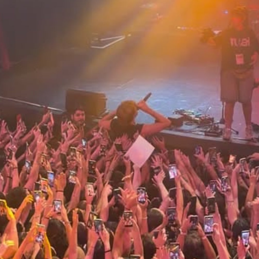 comfort for ruel stans (@safeforuel) on Twitter photo 