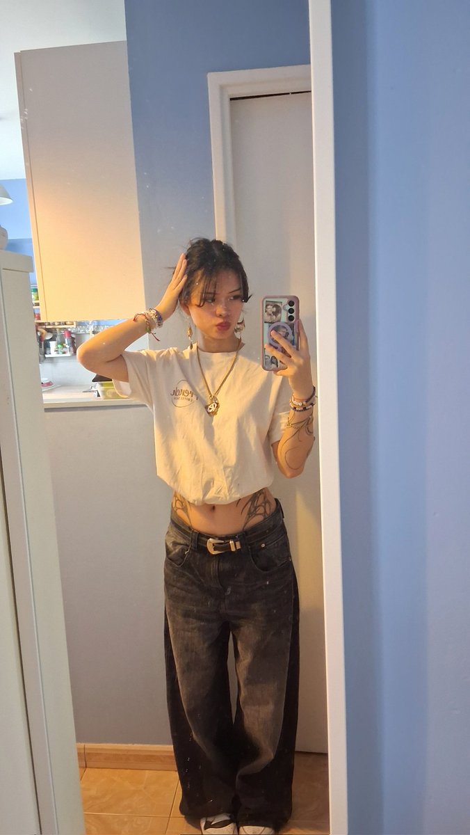 Emmy 🌻 tweet media