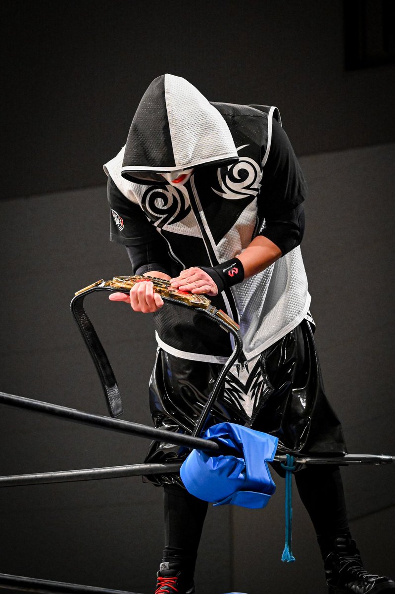 y_njpw's tweet image. *･゜ﾟ･*:.｡..｡.:*♡*:.｡. .｡.:*･゜ﾟ･*
ベルトを愛おしそうに見つめるKAZMA選手
素敵よね🐼
⁡
#KAZMASAKAMOTO
#GLEAT 
#みよフォトKAZMASAKAMOTO