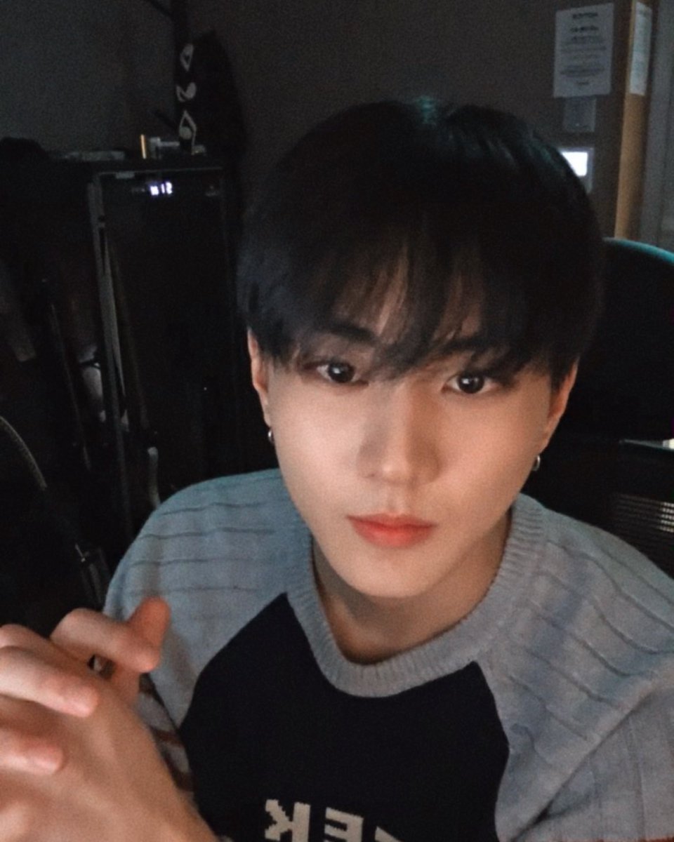 j —⋆⋆ tweet media