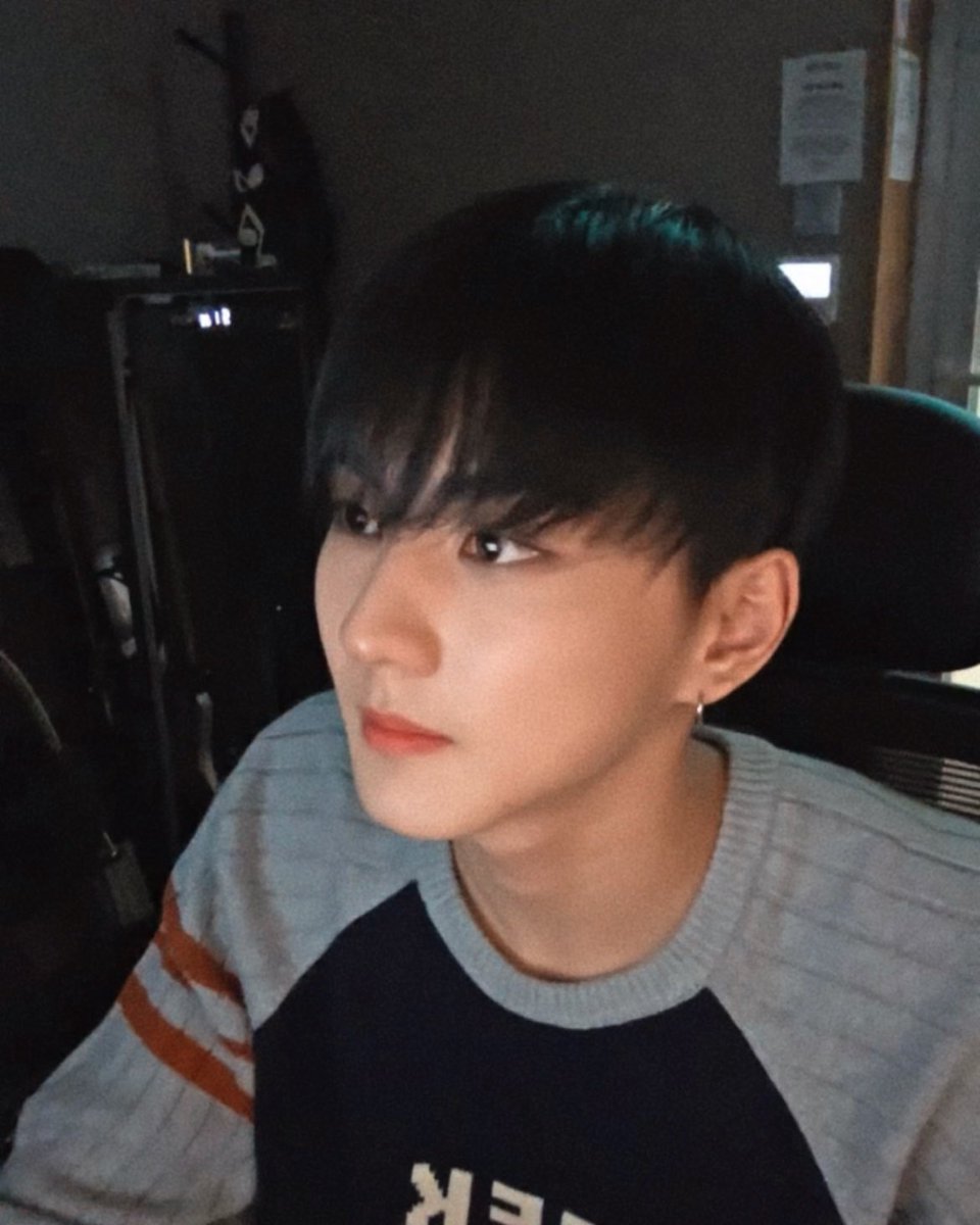 j —⋆⋆ tweet media