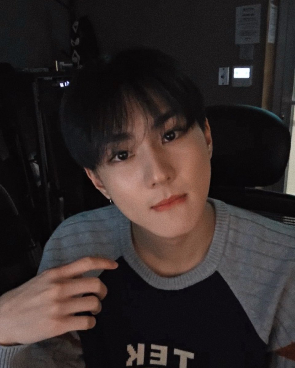 j —⋆⋆ tweet media