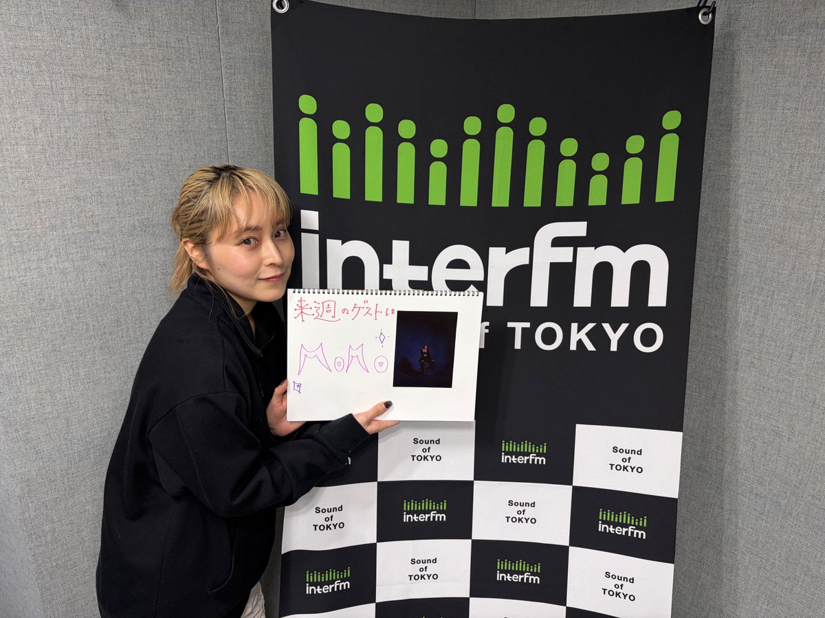 side by side tweet media