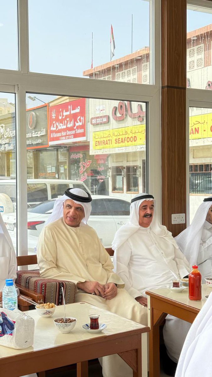 llss6ss1's tweet photo. حين تكون القيادة قريبة من الناس… تُبنى الثقة وتترسخ المحبة.

الشّيخ سعود بن صقر القاسمي يتبادل الأحاديث مع 
مرتادي" مقهوى منوّر " في إمارة رأس الخيمه . https://t.co/YgN1WexFAL