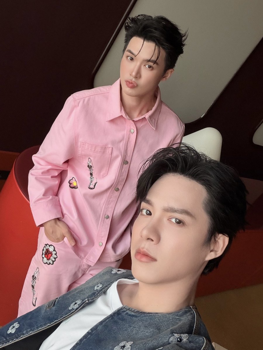 บิงยี่ กับ เปี๊ยก 

 BILLYFRANKY X MARC JACOBS SS26
#MarcJacobsSS26xBillyFranky