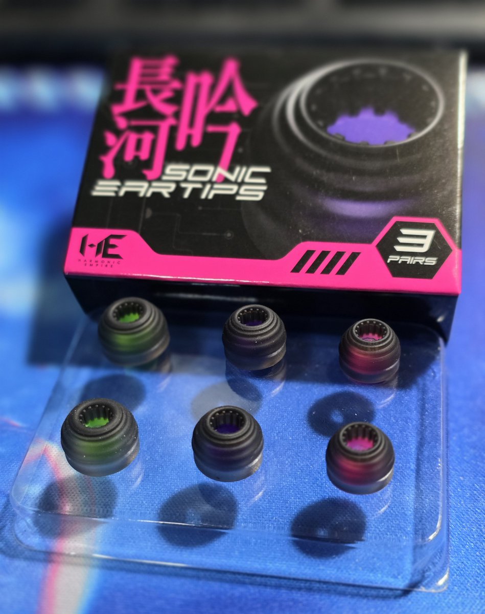 laus (らうす) tweet media