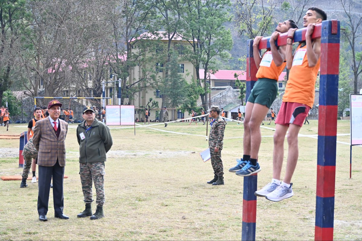 khushal1954's tweet photo. Flagged off a Recruiting Rally ex Western Comd in Mandi, Himachal today!

Saw fire in the eyes of the candidates who are the future guardians of our motherland.

Run strong, dream bigger, serve fearlessly.
🇮🇳 भारत माता की जय!
#Recruitment #Mandi #DefenceRecruitment #JaiHind https://t.co/4rvxJ1qxas