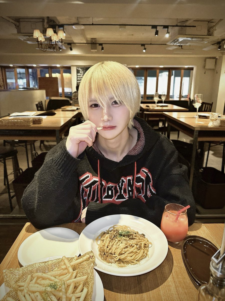 えいじ tweet media