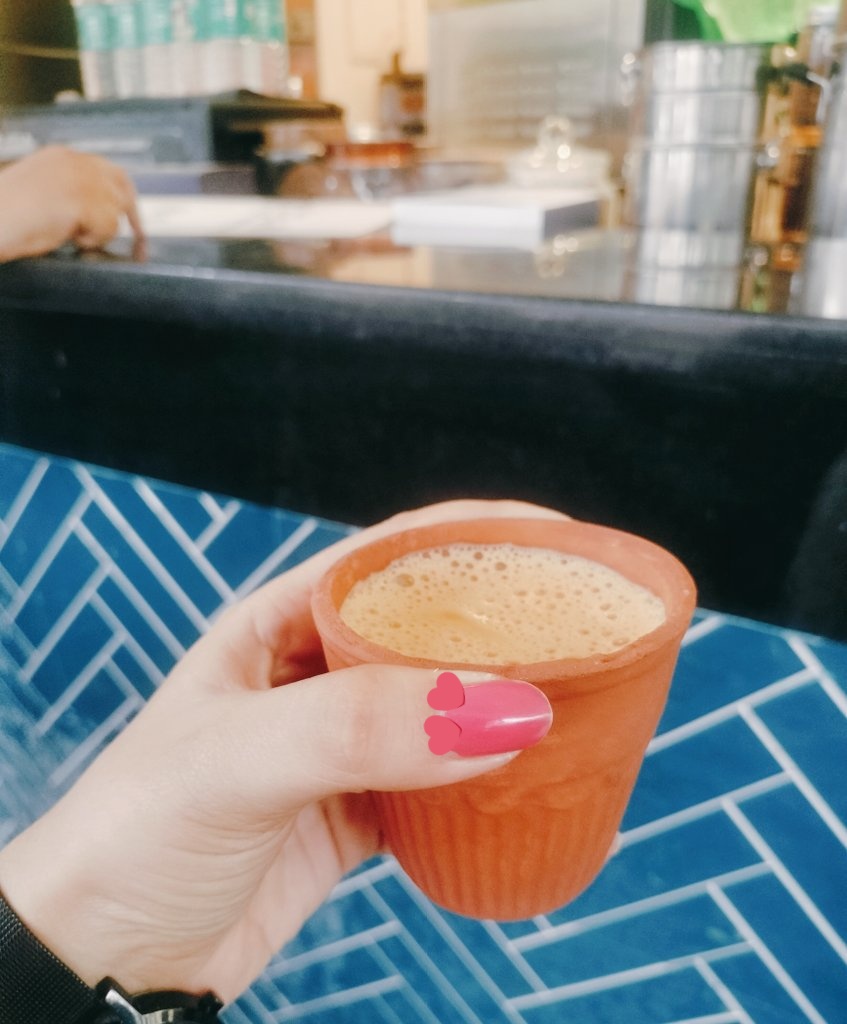Chai_Angelic's tweet image. That earthy aroma, the rich flavor, and the warmth of kulhad in your hands—nothing beats it. Simple, desi, and soul-satisfying.☕🫶
#Chai