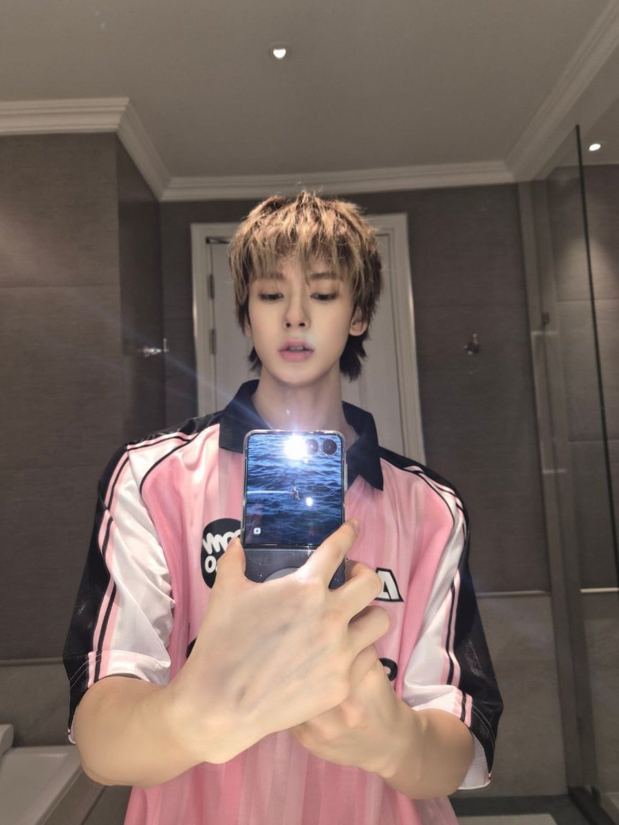 aquavinyls's tweet photo. the sos album cover… he don't play about sza 🌊
#HYUNJUN #현준 #SMTR25 https://t.co/cExokxfVDp