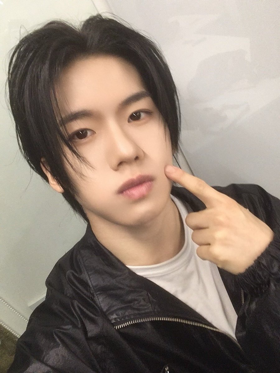 [#홍민성]

뉴비트 1살~
비슷한 표정 모아봤다!