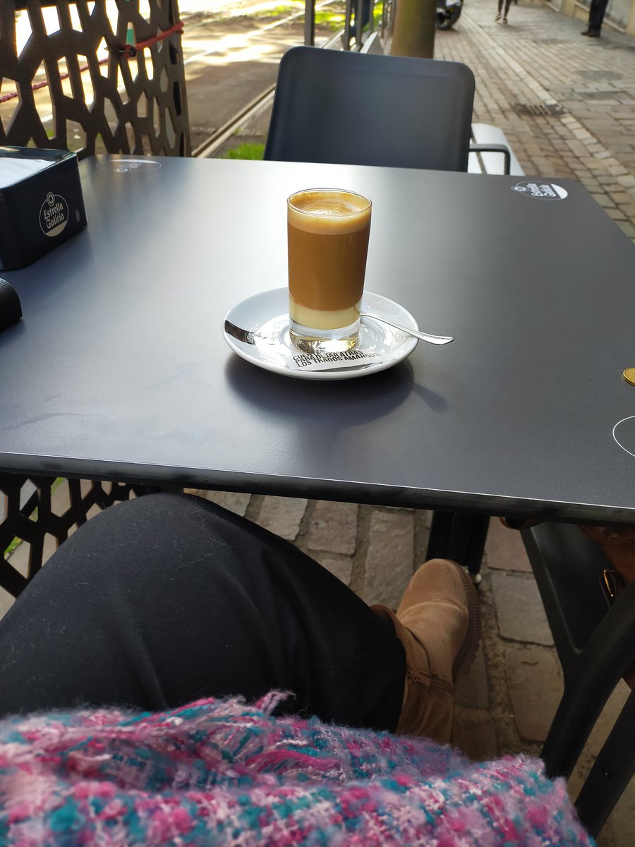 _—Con el café, el suelo pélvico, la intuición, y el amor propio, más fuertes que nunca...

          Buenos días tuitexros