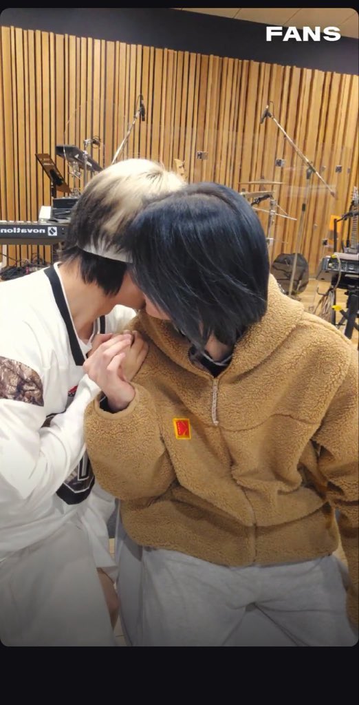 BXBFORM :: CHECK BIO tweet media