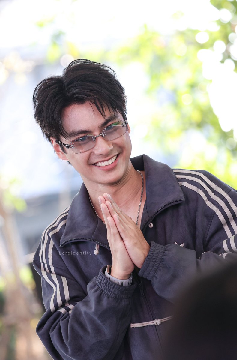 แดดแรงแค่ไหนก็แพ้รอยยิ้มเทอออ 🧡🧡 <a href="/ohmpawatt/">Ohmpawat</a> 

OHM AT MONO 2026

#MonoOpenHouse2026
#ohmpawat #โปลิศจับขโมย
#โอมภวัต #ยิ้ม5พันของโอมภวัต