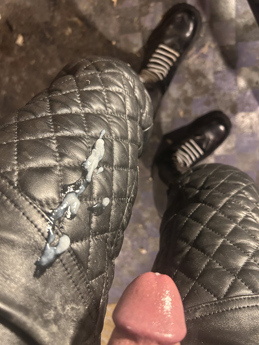 LEATHER~RUBBER~STALLION tweet media