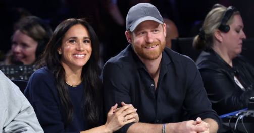 The Mirror tweet media