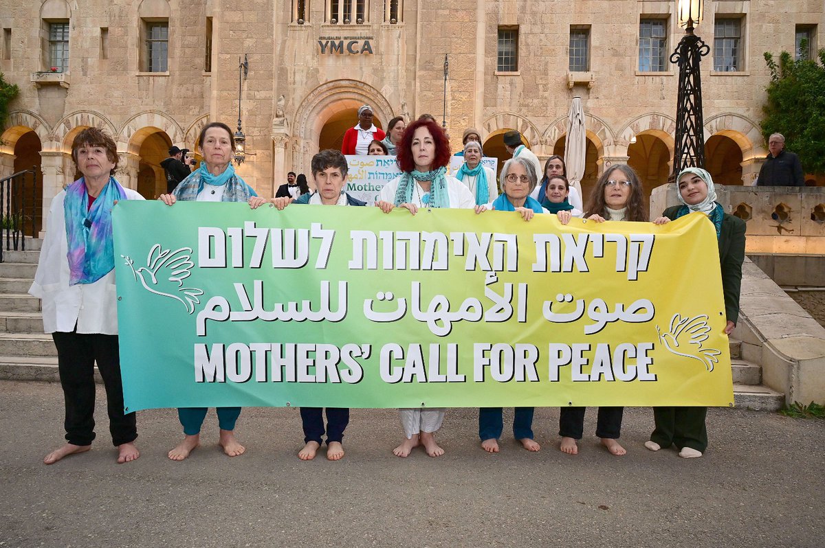 נשים עושות שלום tweet media