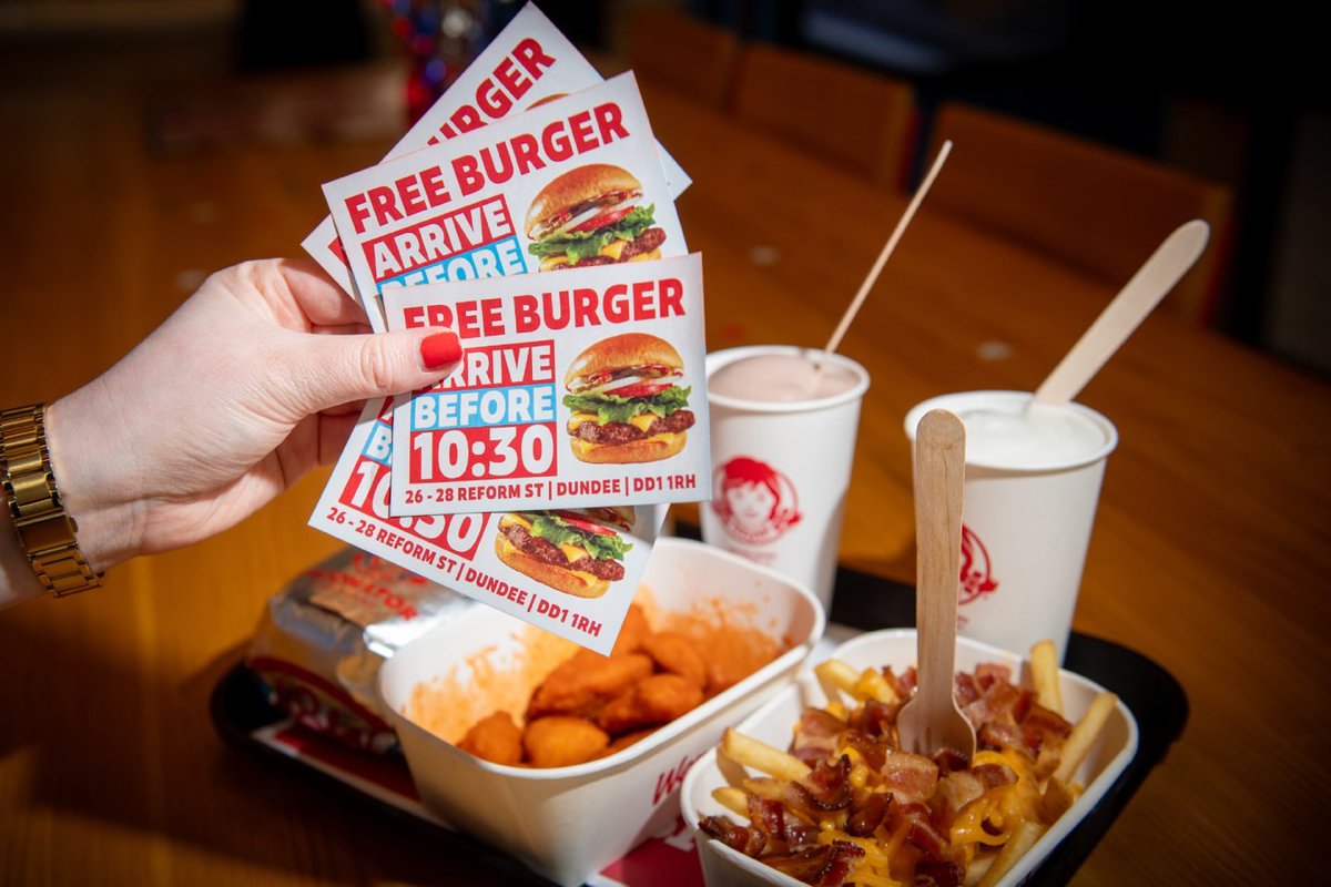 _DundeePerfect_'s tweet image. When offer FREE Anything that is what get's a queue.... at 10:30 in the Morning I guess those stood waiting skipped Breakfast. Food isn't great.
Other Places in #Dundee like GDK sit empty no matter what time of day you pass, other places also don't look as busy as when opened.