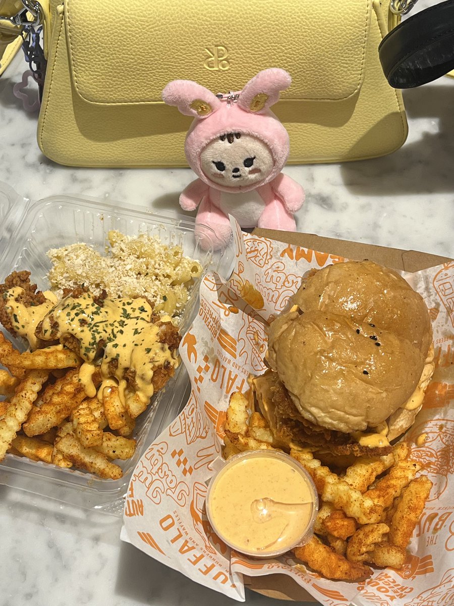 𝙩𝙞𝙮𝙖👑 tweet media