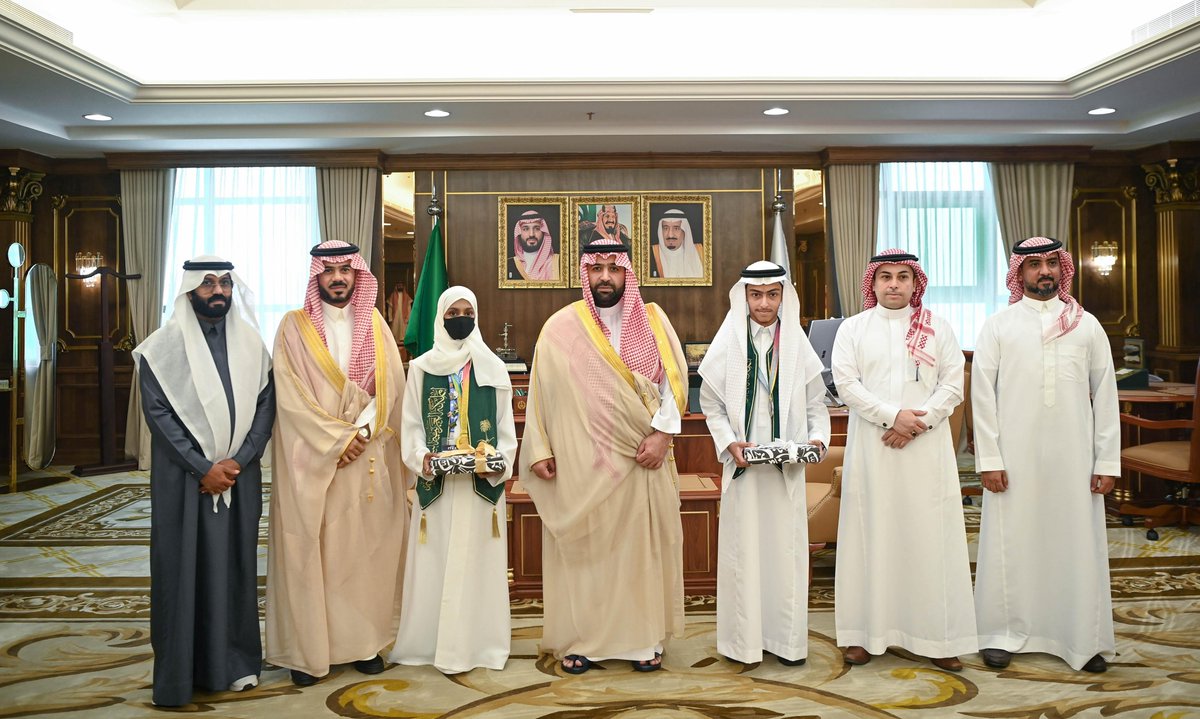 سمو أمير منطقة جازان
#محمد_بن_عبدالعزيز
يكرّم الطالبة رسيل مسملي والطالب إبراهيم رفاعي من تعليم جازان لحصولهم على الميدالية الذهبية والفضية في معرض جنيف الدولي للاختراعات 2026.