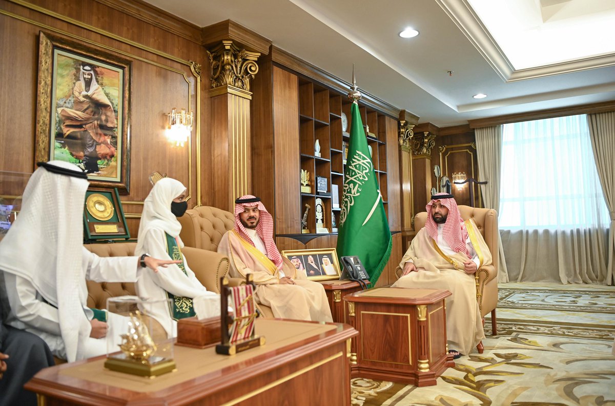 jazangov's tweet photo. سمو أمير منطقة جازان
#محمد_بن_عبدالعزيز
يكرّم الطالبة رسيل مسملي والطالب إبراهيم رفاعي من تعليم جازان لحصولهم على الميدالية الذهبية والفضية في معرض جنيف الدولي للاختراعات 2026. https://t.co/l22mFs4R3f