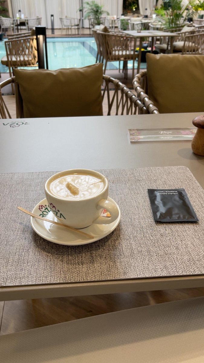 Sl00m_m's tweet photo. Rosa ☕️ https://t.co/EoE6XUnj1h