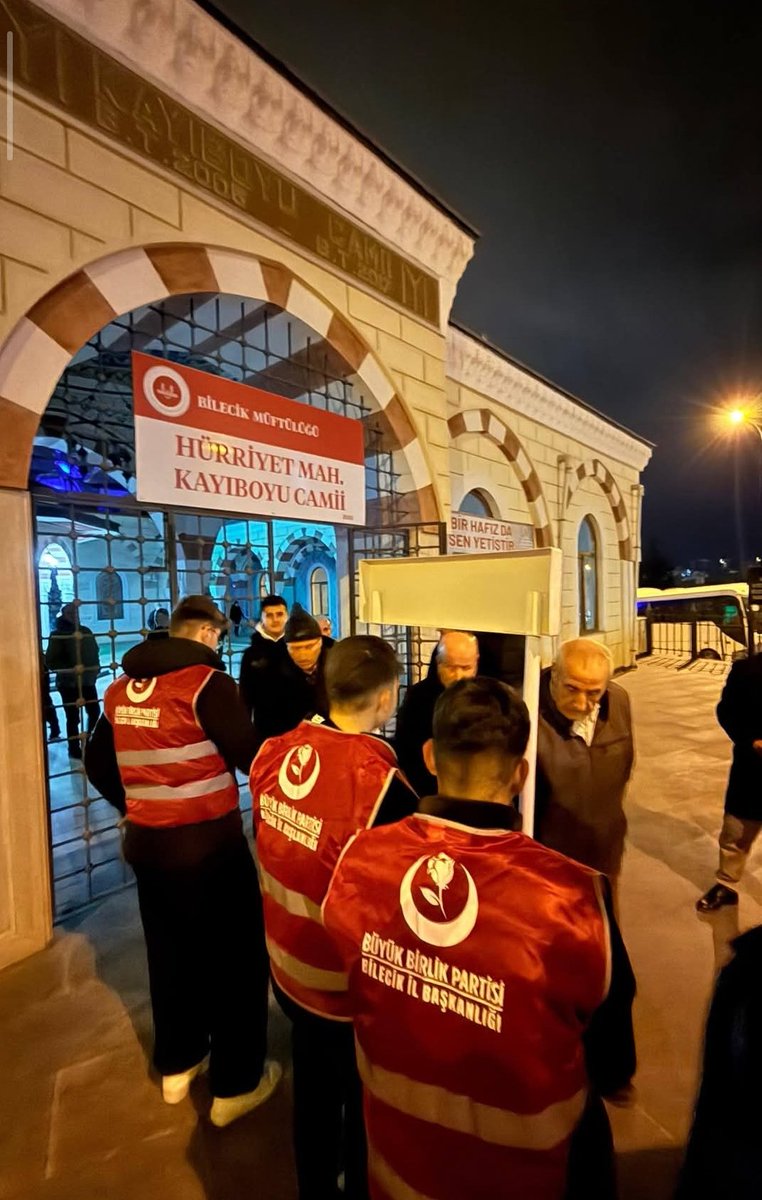 bilecikbbp's tweet photo. Şehit Muhsin Yazıcıoğlu’nun sene-i devriyesi vesilesiyle, Kayıboyu Camii’nde mevlüt programı düzenlenerek rahmet, minnet ve dualarla yâd edildi. Aziz hatırası gönüllerimizde yaşamaya devam ediyor.
Büyük Birlik Partisi Bilecik İl Başkanlığı
#MuhsinYazıcıoğlu
#Seneidevriye https://t.co/yCkuLlovi0