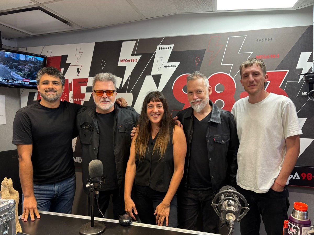 Mega 98.3 tweet media