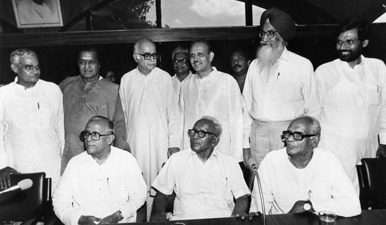 INCKerala's tweet photo. ആര്‍.എസ്.എസിനെ പ്രതിരോധിച്ചത് സി.പി.എമ്മാണെന്നും അതില്‍ കോണ്‍ഗ്രസിന് ഒരു പങ്കുമില്ലെന്നുമുള്ള പിണറായി വിജയന്റെ നിരന്തരമുള്ള പ്രസ്താവന ചരിത്രം അറിയുന്ന കേരള ജനത അവജ്ഞയോടെ തള്ളിക്കളയും. കാരണം ലക്ഷണമൊത്തെ ആര്‍.എസ്.എസ് ഏജന്റ് പിണറായി വിജയനാണ്.

1977 ല്‍ ആര്‍.എസ്.എസിന്റെ പിന്തുണയില്‍ മത്സരിച്ച് നിയമസഭയില്‍ എത്തിയ എം.എല്‍.എ പിണറായി വിജയനാണ്, അല്ലാതെ വി.ഡി സതീശനല്ല. അന്ന് ഉദുമയിലെ സി.പി.എം- ആര്‍.എസ്.എസ് സംയുക്ത സ്ഥാനാര്‍ത്ഥിയായിരുന്നില്ലേ ആര്‍.എസ്.എസ് നേതാവ് കെ.ജി മാരാര്‍? അതേ കെ.ജി മാരാര്‍ ഇ.എം.എസിന് ബാഡ്ജ് കുത്തിക്കൊടുക്കുന്ന ചിത്രം ഇപ്പോഴും ലഭ്യമാണെന്നതും മറക്കരുത്. പാലക്കാട് മത്സരിച്ച സി.പി.എം സ്ഥാനാര്‍ത്ഥി ശിവദാസ മേനോന്റെ പ്രചരണ പരിപാടിയില്‍ മുതിര്‍ന്ന ബി.ജെ.പി നേതാവ് എല്‍.കെ അദ്വാനി പങ്കെടുത്തതും പിണറായി വിജയന്‍ നിഷേധിക്കുമോ? 1989 ല്‍ കോണ്‍ഗ്രസിനെ അട്ടിമറിക്കാന്‍ വി.പി സിംഗിന് പിന്തുണ നല്‍കിക്കൊണ്ട് സി.പി.എം നേതാക്കളായ ഇ.എം.എസും ജോതിബസുവും അദ്വാനിക്കും വാജ്പേയ്ക്കും ഒപ്പം നില്‍ക്കുന്ന ചിത്രങ്ങളും ഗൂഗിളില്‍ പരതിയാല്‍ കിട്ടും. ഈ വിപ്ലവ പാരമ്പര്യങ്ങളൊക്കെ മറച്ചുവച്ചു കൊണ്ടാണ് ആര്‍.എസ്.എസിനോട് ഒരു ഘട്ടത്തിലും സന്ധി ചെയ്തിട്ടില്ലെന്നും വര്‍ഗീയതയെ ഒറ്റപ്പെടുത്താന്‍ ശ്രമിച്ചെന്നും പിണറായി വിജയന്‍ പറയുന്നത്.

കഴിഞ്ഞ നിയമസഭ തിരഞ്ഞെടുപ്പില്‍ സി.പി.എം- ബി.ജെ.പി സഖ്യം കേരളത്തില്‍ ഉണ്ടായിരുന്നെന്ന വെളിപ്പെടുത്തല്‍ നടത്തിയത് ആര്‍.എസ്.എസ് മുഖപത്രമായ ഓര്‍ഗനൈസറിന്റെ മുന്‍ എഡിറ്റര്‍ ബാലശങ്കറാണ്. അതിന് എന്ത് മറുപടി പറയാനുണ്ട്? ആ സഖ്യത്തിന്റെ കാരണഭൂതന്‍ പിണറായി വിജയനാണ്. വി.ഡി സതീശനല്ല

ഔദ്യോഗിക വാഹനം ഉപേക്ഷിച്ച് സ്വകാര്യ വാഹനത്തില്‍ തിരുവനന്തപുരം മാസ്‌കറ്റ് ഹോട്ടലില്‍ ആര്‍.എസ്.എസ് നേതാക്കളുമായി ശ്രീ എമ്മിന്റെ മധ്യസ്ഥതയില്‍ ചര്‍ച്ച നടത്തിയതും പിണറായി വിജയനാണ്, വി.ഡി സതീശനല്ല. നിയമസഭയില്‍ പ്രതിപക്ഷ നേതാവെന്ന നിലയില്‍ ഇക്കാര്യം ചോദിച്ചപ്പോള്‍ മറുപടി പറയാതെ തലകുനിച്ച് ഇരുന്ന മുഖ്യമന്ത്രിയുടെ പേരും പിണറായി വിജയനെന്നാണ്. 

ദേശീയപാത തകര്‍ന്ന് വീണപ്പോള്‍ നാഗ്പൂരിലെ ആര്‍.എസ്.എസ് ആസ്ഥാനത്തിന്റെ പ്രതിനിധിയായ നിതിന്‍ ഗഡ്കരിക്ക് ആമാടപ്പെട്ടിയും പൊന്നാടയുമായി പോയതും പിണറായി വിജയനാണ്, വി.ഡി സതീശനല്ല. 

നിര്‍മ്മല സീതാരാമനുമായി ഡല്‍ഹിയില്‍ പുട്ടും കടലയും കഴിക്കാന്‍ പോയപ്പോള്‍ സംസ്ഥന ഗവര്‍ണ്ണറെ കൂടെ കൂട്ടിയത് പിണറായി വിജയനാണ്, വി.ഡി സതീശനല്ല 

അമിത്ഷാ പറഞ്ഞപ്പോള്‍ 90 ഡിഗ്രി കുനിഞ്ഞു നിന്ന് പി.എം ശ്രീയില്‍ ഒപ്പിട്ടു കൊടുത്ത ആളുടെ പേര്  പിണറായി വിജയന്‍ എന്നാണ്, വി.ഡി സതീശനെന്നല്ല.

ഒരു ഘട്ടത്തില്‍ ആര്‍.എസ്.എസ് വോട്ട് വേണ്ടെന്ന് പറഞ്ഞിട്ടുണ്ടെന്നും എല്ലാ ഘട്ടത്തിലും അങ്ങനെ പറഞ്ഞിട്ടില്ലെന്നും മനോരമ ചാനലിന് അഭിമുഖം നല്‍കിയ ആളുടെ പേരും പിണറായി വിജയന്‍ എന്നാണ്, വി.ഡി സതീശന്‍ എന്നല്ല. 

മുഖ്യമന്ത്രിക്കും കുടുംബത്തിനും എതിരായ കേന്ദ്ര ഏജന്‍സികളുടെ അന്വേഷണങ്ങള്‍ ഒഴിവാക്കുന്നതിന് പകരം ബി.ജെ.പി സംസ്ഥാന അധ്യക്ഷന്‍ പ്രതിയാകേണ്ടിയിരുന്ന കൊടകര കുഴല്‍പ്പണ കേസ് അട്ടിമറിച്ചത് പിണറായി വിജയനാണ്, വി.ഡി സതീശനല്ല. 

എ.ഡി.ജി.പിയെ ആര്‍.എസ്.എസ് നേതാക്കളുടെ അരികിലേക്ക് ദൂതുമായി അയച്ച മുഖ്യമന്ത്രിയും പിണറായി വിജയനാണ്, വി.ഡി സതീശനല്ല. പിടിക്കപ്പെട്ടപ്പോള്‍ യാതൊരു ഉളുപ്പുമില്ലാതെ എ.ഡി.ജി.പിയെ സംരക്ഷിച്ചതും ഇതേ പിണറായി വിജയനാണ്. 

തൃശൂര്‍ പൂരം കലക്കി ബി.ജെ.പിയെ തൃശൂരില്‍ ജയിപ്പിച്ച് കരുവന്നൂരിലെ ഇ.ഡി അന്വേഷണവും മകളുടെ കമ്പനിക്കെതിരായ എസ്.എഫ്.ഐ.ഒ അന്വേഷണവും അട്ടിമറിച്ച മുഖ്യമന്ത്രിയുടെ പേരും പിണറായി വിജയനെന്നാണ്. 

സംഘ്പരിവാറിന് എതിരായ കോണ്‍ഗ്രസിന്റെ പോരാട്ടത്തിന് പിണറായി വിജയന്റെ സ്റ്റഡി ക്ലാസ് വേണ്ട. അത് ഇനി കേരളത്തിലെ സി.പി.എമ്മിനും അതിന്റെ ആവശ്യമുണ്ടെന്ന് തോന്നുന്നില്ല. മുഖ്യമന്ത്രിയുടെ കയ്യിലുള്ളതിനേക്കാള്‍ ചിത്രങ്ങള്‍ ഞങ്ങളുടെ കയ്യിലുണ്ട്. അതിന് കൂടി മറുപടി പറഞ്ഞു പോകൂ  - എന്ന് പ്രതിപക്ഷ നേതാവ് ശ്രീ @vdsatheesan 

#cjp #communistjanataparty #cjpdeal #CpmRSS