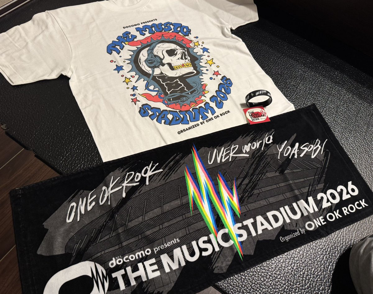 MUSIC stadiumグッズ届きました🙌 タオルが思ってたよりも小さくて首に