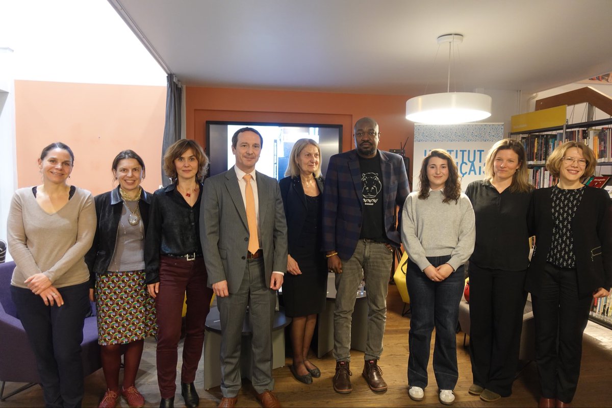 FabienFieschi's tweet photo. Hier soir l’@IFZagreb accueillait dans le cadre du mois de la #Francophonie l’écrivain et poète Makenzy Orcel pour la présentation de la traduction en #croate de son roman « Les immortelles ». Salle comble pour cette deuxième visite à #Zagreb @OIFrancophonie @FranceenCroatie https://t.co/28roiEEYpF