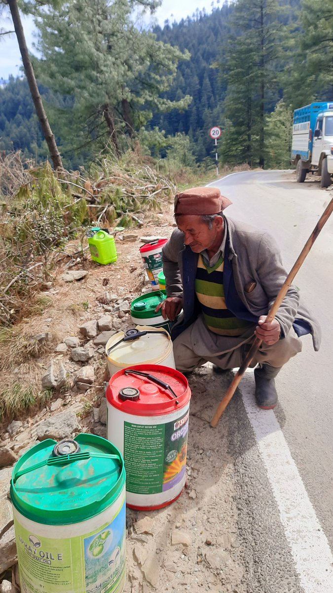 Ritu37902731's tweet photo. "ये तस्वीर नहीं… मेहनत की असली कहानी है 🙌⛰️ Ritu MountainVibes 🤟✨️

#RealSmile #HardWork #MountainLife #DesiLife #VillageLife #SimpleLife #Inspiration #LifeTruth   #RealPeople #Respect https://t.co/5lKkneykiz