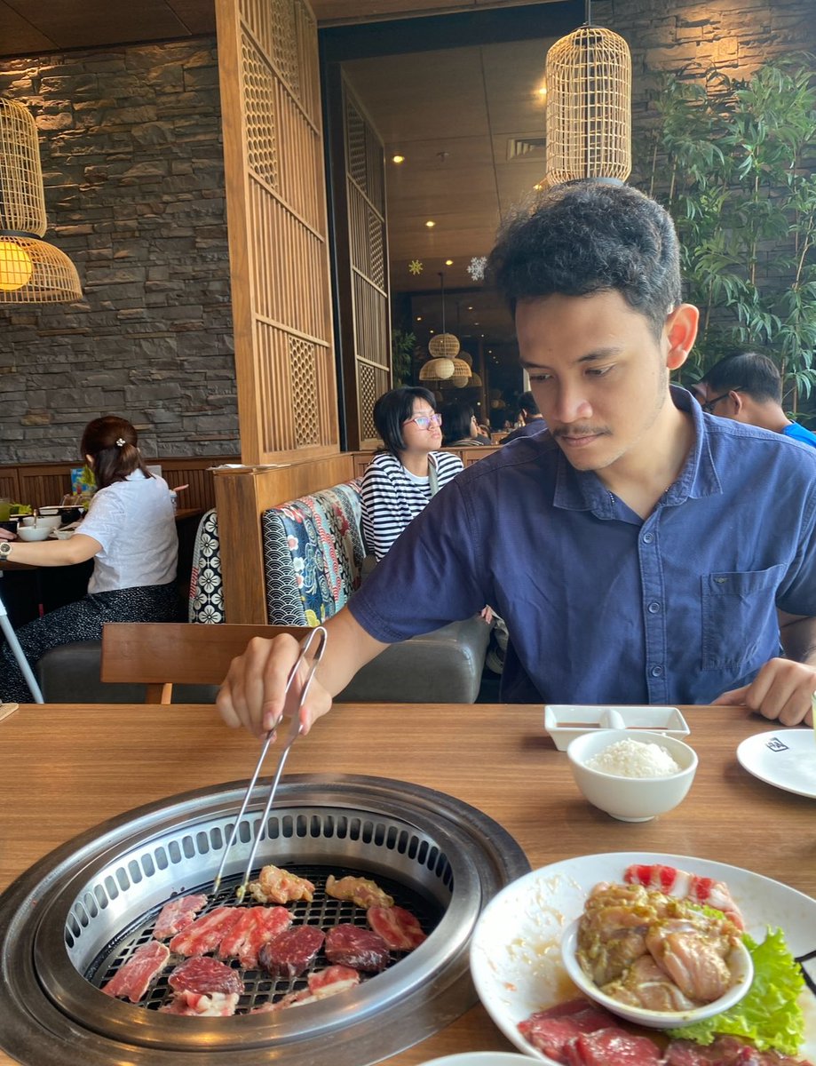 virguuurl's tweet photo. 7. cooking date HAHA jujyur ini gyu kaku view paling best soalnya ngadep ke danau, gyu kaku senayan park https://t.co/h8Z4l07IXs