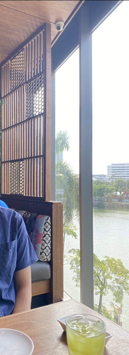 virguuurl's tweet photo. 7. cooking date HAHA jujyur ini gyu kaku view paling best soalnya ngadep ke danau, gyu kaku senayan park https://t.co/h8Z4l07IXs