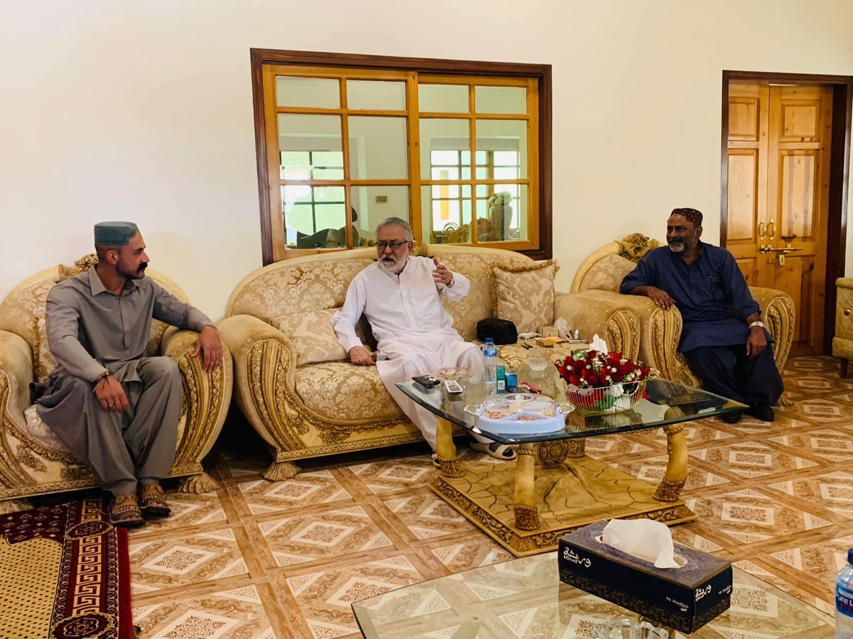سنڌ جي سياست جو هڪ نئون رخ
​ذوالفقار علي ڀٽو جونيئر پاران پير پاڳاري سان ملاقات سنڌ جي مستقبل لاءِ انتهائي اهم آهي. جڏهن سنڌ جا ٻه وڏا گهراڻا گڏ ٿين ٿا ته سياست جا سمورا رخ تبديل ٿي ويندا آهن. هيءَ ملاقات ايندڙ وقت ۾ وڏي سياسي تبديليءَ جو پيغام آهي.
​ #PirPagara <a href="/BhuttoZulfikar/">Zulfikar Ali Bhutto ذوالفقار علي ڀٽو</a>