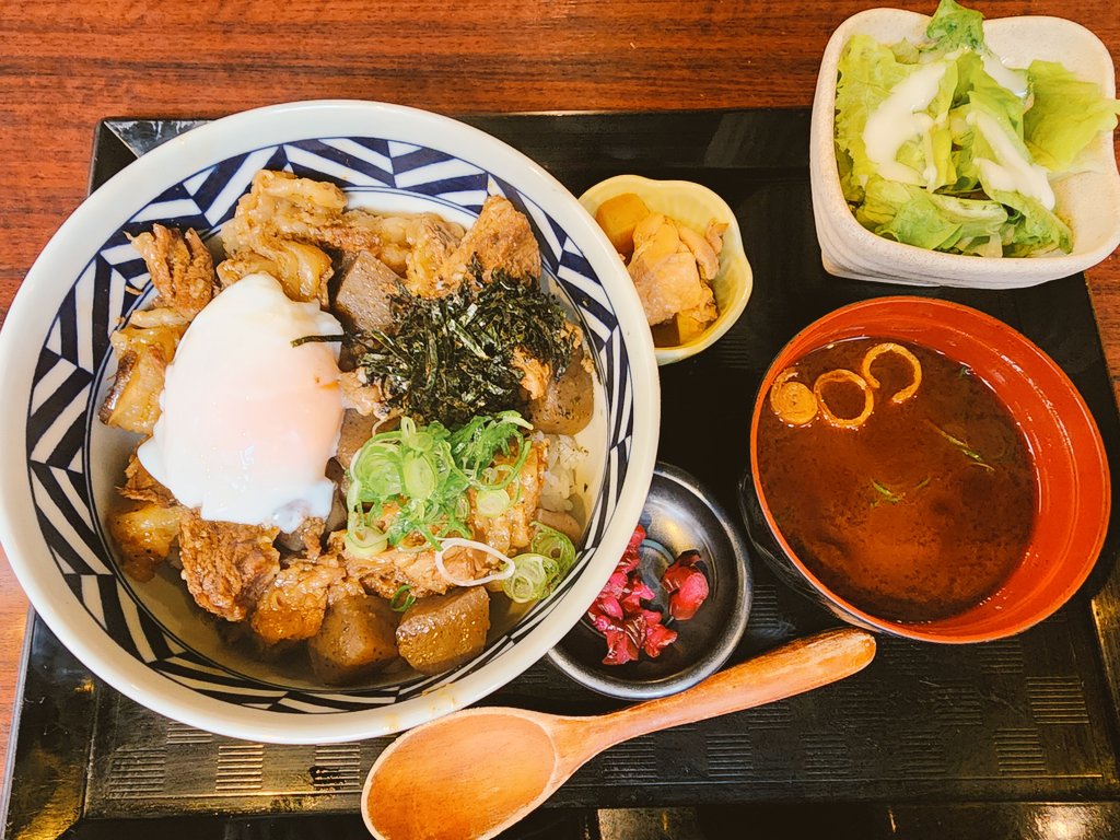 今日の昼、牛すじ丼