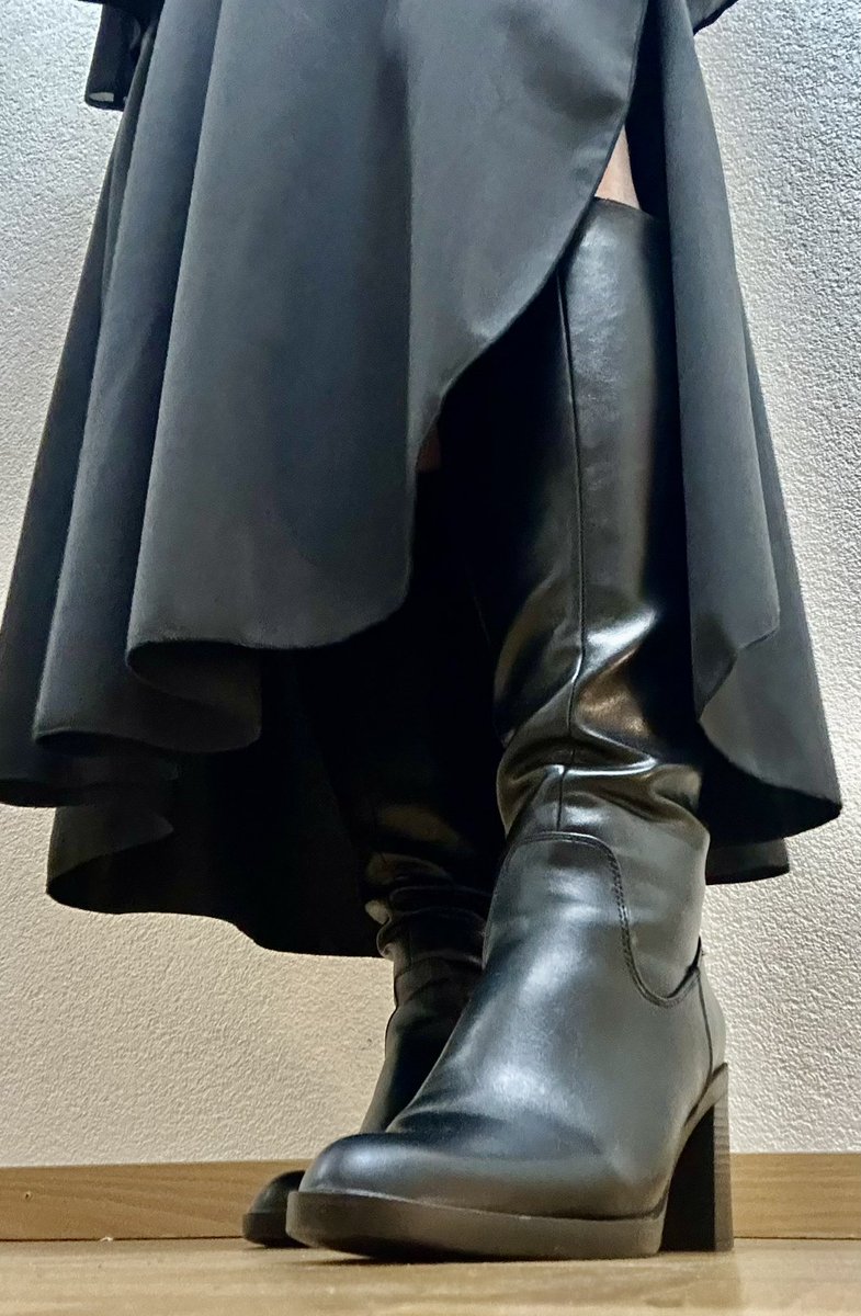 Leder TV Mistress Sarina tweet media