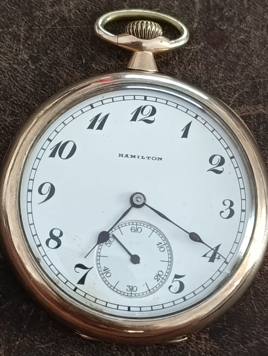 10urel's tweet photo. Hamilton severler yaklaşın Khaki ve Jazzmaster’ın dedesi geldi 😃 1918 Yılına ait 910. 100 yılı devirmesine rağmen yıllara inat hala kusursuz çalışıyor #hamilton https://t.co/qDHOznD46o