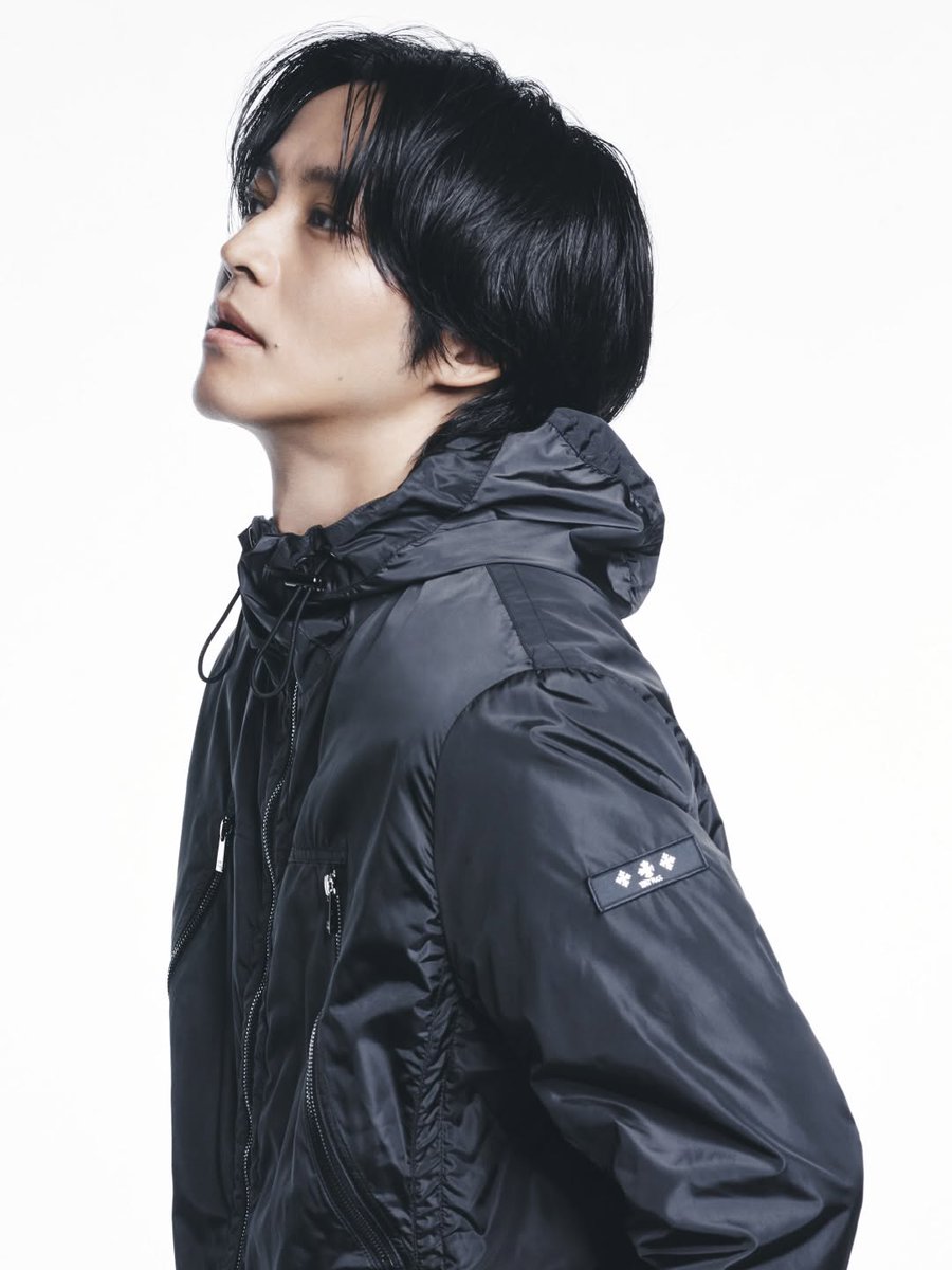 sasaMi524Ta823's tweet image. メトロ銀座線&amp;amp;丸ノ内線(関西では御堂筋線)のTATRAS広告🍑ジャック
モノトーンの背景
動画は光と影
桃李くんの美しい姿と
佇まいで魅せるシンプルさ
ブランドのコンセプトが伝わるセンス
乗り合わせた乗客の皆様のお褒めの言葉嬉しいね〜♬
#松坂桃李 
#TATRAS
#2026年春夏  share.google/a3d8dsrcbn238T…