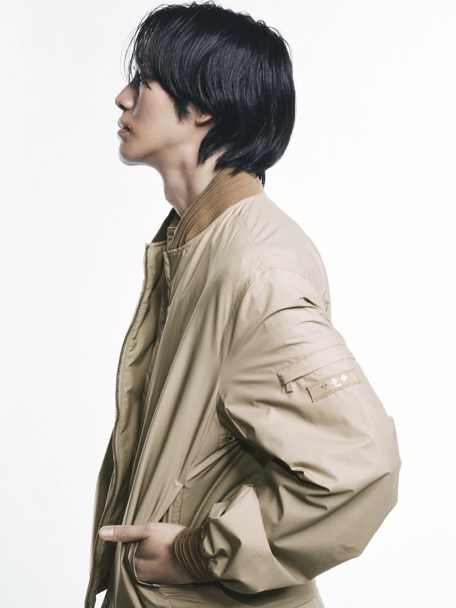 sasaMi524Ta823's tweet image. メトロ銀座線&amp;amp;丸ノ内線(関西では御堂筋線)のTATRAS広告🍑ジャック
モノトーンの背景
動画は光と影
桃李くんの美しい姿と
佇まいで魅せるシンプルさ
ブランドのコンセプトが伝わるセンス
乗り合わせた乗客の皆様のお褒めの言葉嬉しいね〜♬
#松坂桃李 
#TATRAS
#2026年春夏  share.google/a3d8dsrcbn238T…