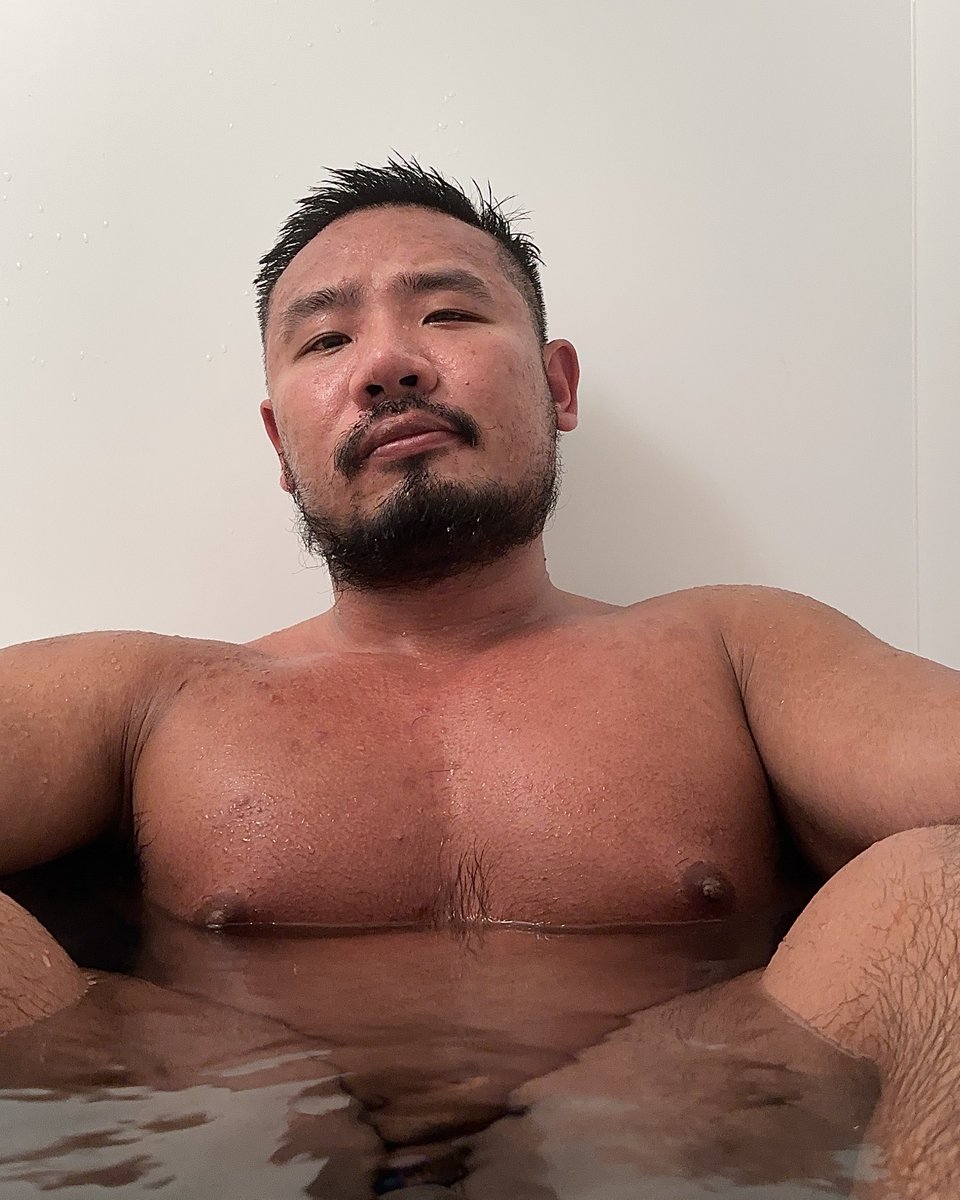 Machobear_1994 tweet media