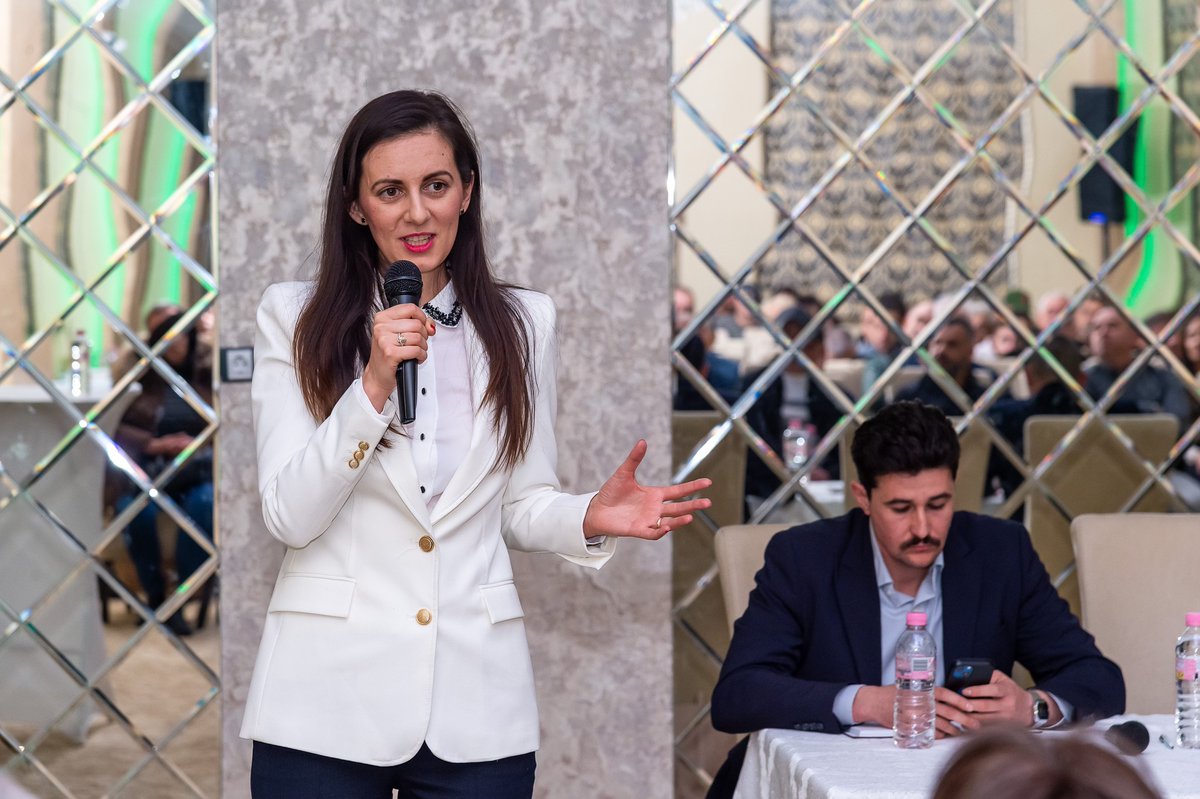 Rada Laykova tweet media