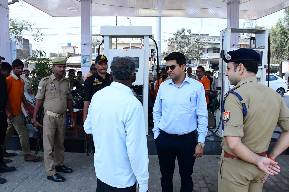 DM Siddharthnagar tweet media