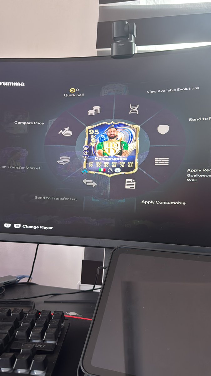 YEEZY4FC tweet media