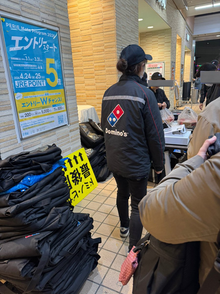 稲毛海岸駅前でドミノピザSサイズ500円！お得！毎週ここで出店してほしい！