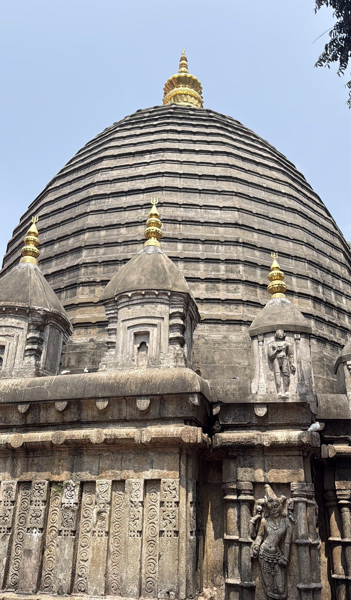 चैत्री नवरात्रि की महाअष्टमी के पवित्र दिन और भगवान विष्णु के सातवें अवतार प्रभु श्री राम जी की जयंती यानी राम नवमी पर आज असम के गुवाहाटी के नीलाचल पहाड़ी में स्थित माँ कामाख्या शक्तिपीठ में दर्शन और पूजा अर्चना की।