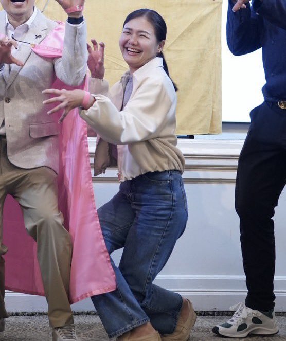 ana.april tweet media