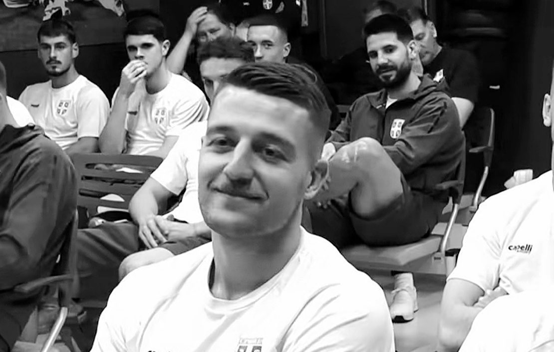 ‏ فالكون tweet media