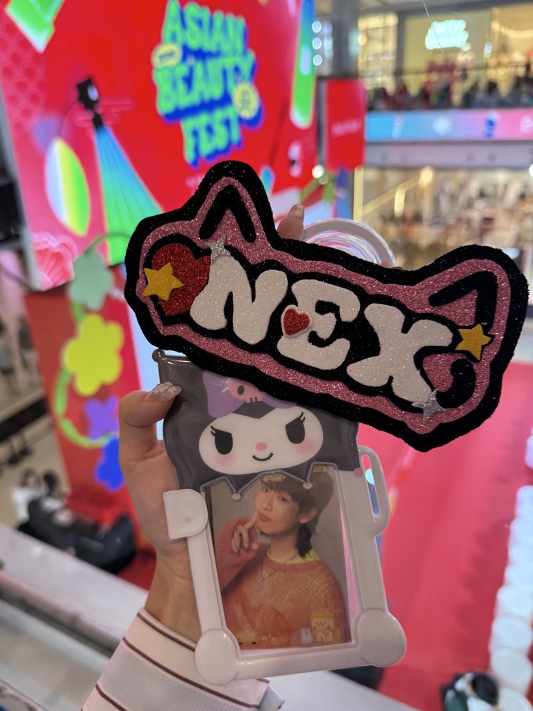 พี่สาวคนนี้เป็นติ่งตลอดไป tweet media